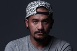 张震岳《妈妈的眼睛》歌词表达及评论