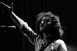 赵照《风中少年》歌词及评论