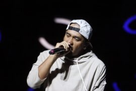 张震岳《操场酒吧》完整版歌词