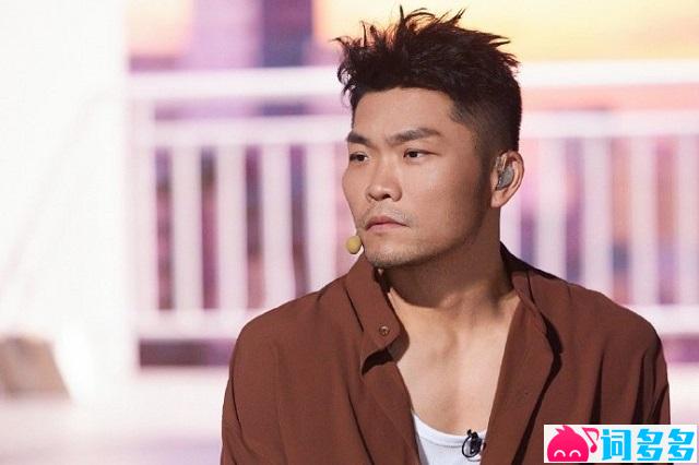 李玖哲《只牵你的手》歌词表达及评论赏析