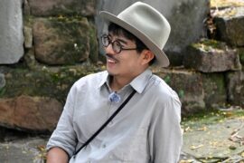 《万象大道上船长大药房里有你要的药方》歌词