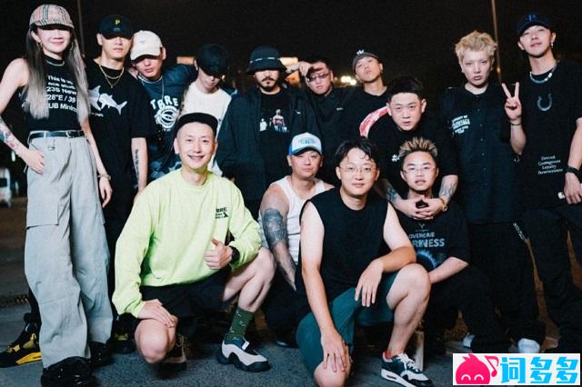 群星《UNDERGROUND NATION (地下国度)》歌词