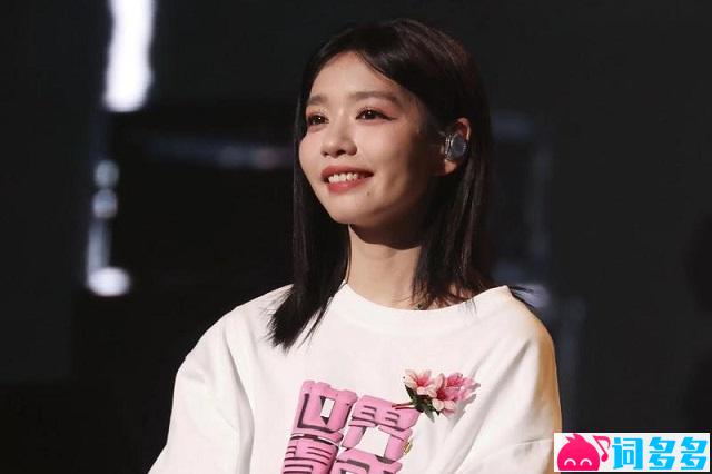 房东的猫《一个人的海边》歌词表达及评论