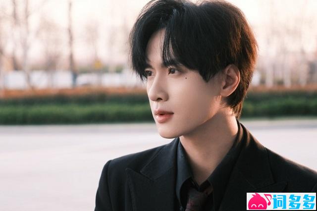 展轩《Day By Day》歌词及评论赏析