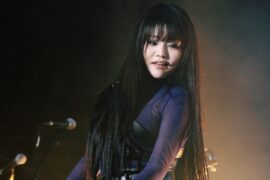 杨默依Moi《卸装》歌词及评论赏析