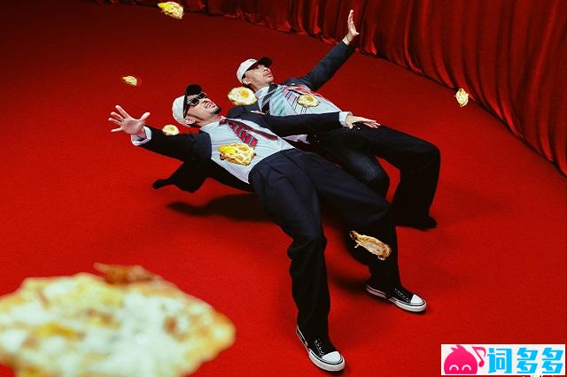 福来、热狗《不听嘻哈才是一件很嘻哈的事》歌词及评论