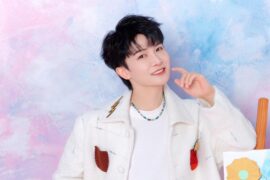 周深《扑通扑通》歌词封面图