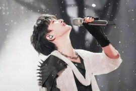 周深《怜悯》歌词封面图