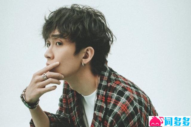 TizzyT《周日》歌词封面图