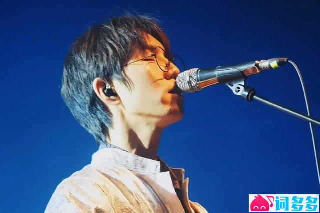 陈鸿宇《独自等待》歌词封面图