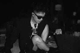 连麻热单间《数钱的女孩》歌词封面图