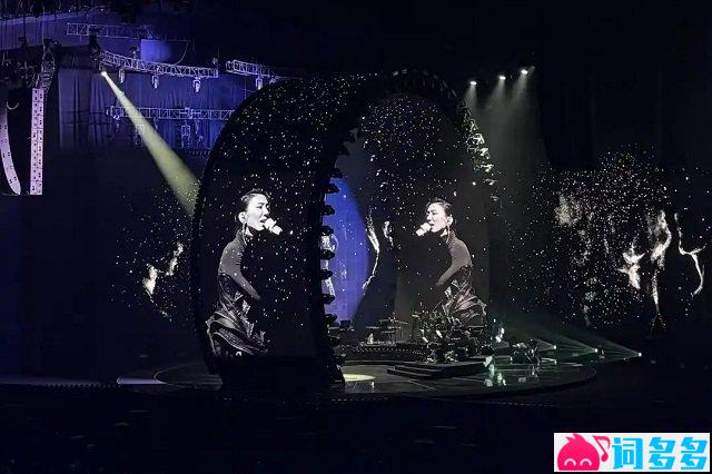 戴佩妮、GAI周延《明知山》歌詞封面圖