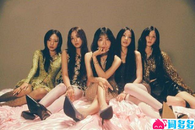 Apink《Love Me More》歌词封面图