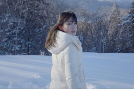 王诗安《初雪》歌词封面图