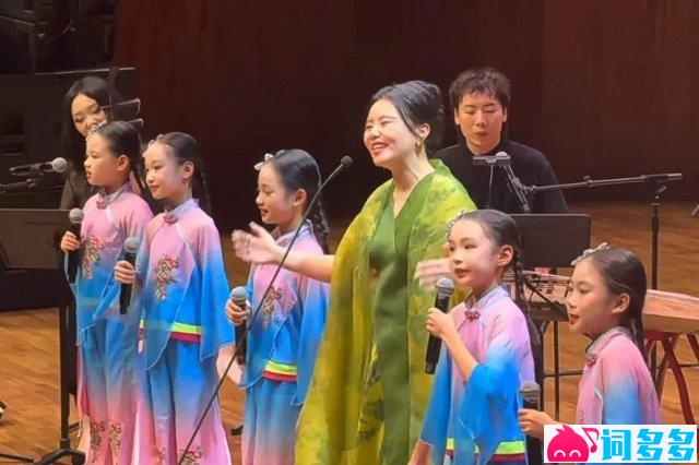 龚琳娜你《啦哒嘀嘟调》歌词封面图