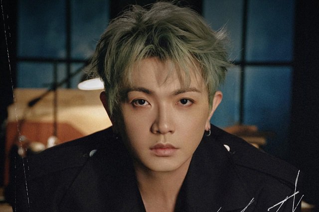 颜人中《新鲜感》歌词封面图