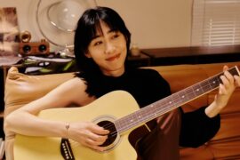 任素汐《夜灯》歌词及吉他谱封面图片