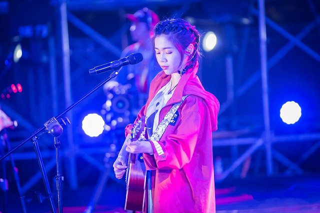 花粥《一首甜甜的短歌》歌词封面图片